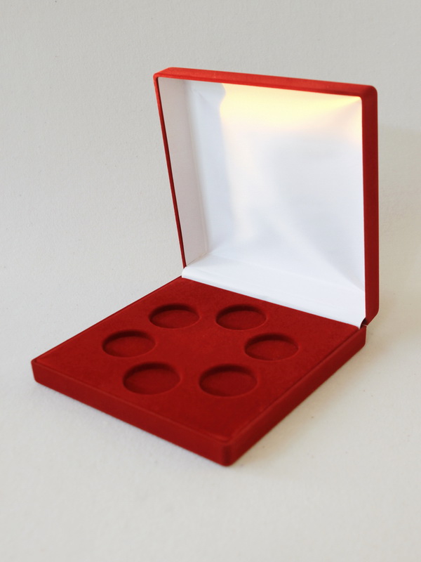 Футляр (195х196х50 мм) на 6 монет в капсулах (диаметр 46 мм) Футляр (195х196х50 мм) на 6 монет в капсулах (диаметр 46 мм)