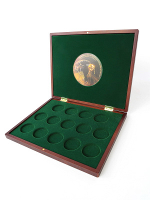 Футляр деревянный Volterra Uno (304х244х31 мм) для 14 серебряных монет Кубок Конфедераций 2017 и Чемпионат мира по футболу 2018 в капсулах. Кубок, зелёный  Футляр деревянный Volterra Uno (304х244х31 мм) для 14 серебряных монет Кубок Конфедераций 2017 и Чемпионат мира по футболу 2018 в капсулах. Кубок, зелёный