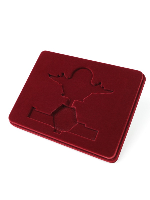 Сувенирная упаковка (181х142х22 мм) для памятного знака 50 лет кафедре ВДВ Общевойсковой академии ВС РФ