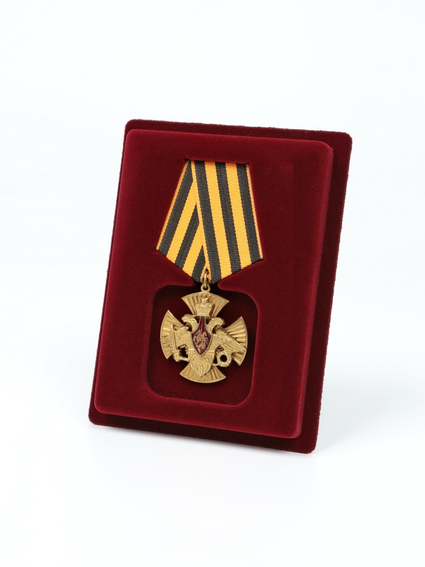  Сувенирная упаковка с уклоном (100х133х25 мм) под орден на пятиугольной колодке, тёмно-бордовый