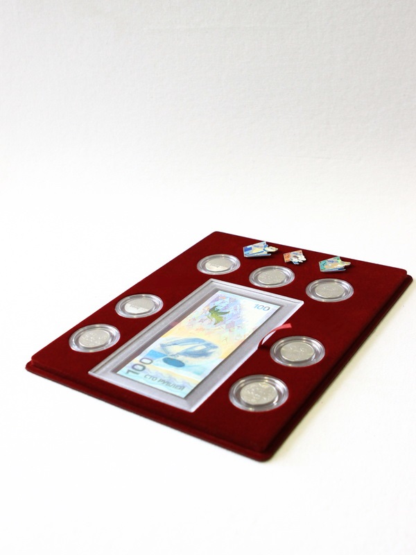  Планшет S (234х296х12 мм) для 1 банкноты Сочи-2014 в капсуле, 7 монет Сочи-2014 в капсулах и 3 значков Сочи-2014, тёмно-бордовый