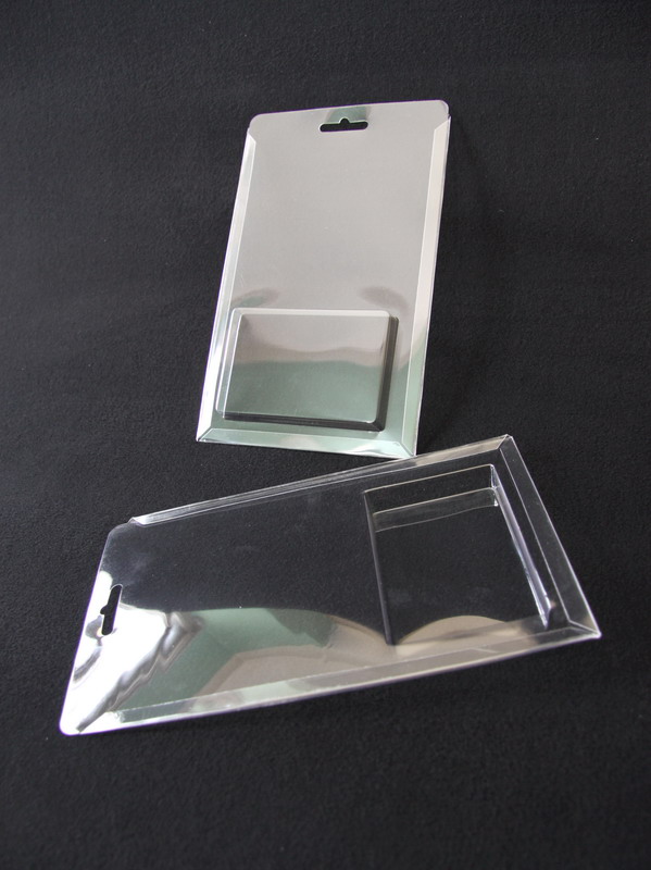 Блистер с загибом краев под изделие 70х106х15 мм