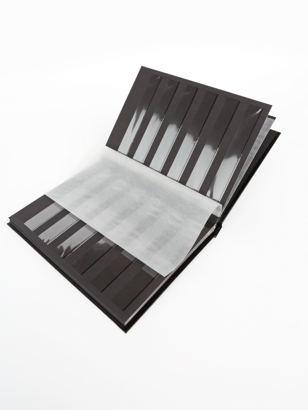 Альбом для марок (кляссер CLASSIC). А5. 8 листов (16 страниц) из чёрного картона с промежуточными листами из пергамина. Чёрный. Prinz, 2004