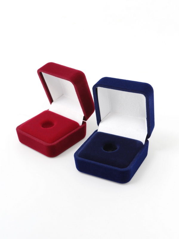  Футляр (43х43х28 мм) под значок на цанге, светло-бордовый