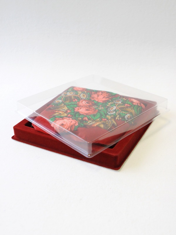 Сувенирная упаковка под шарфы и платки