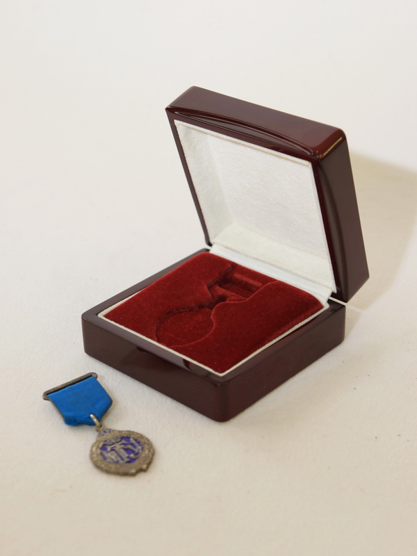 Футляр деревянный (95х95х48 мм) для наградной медали