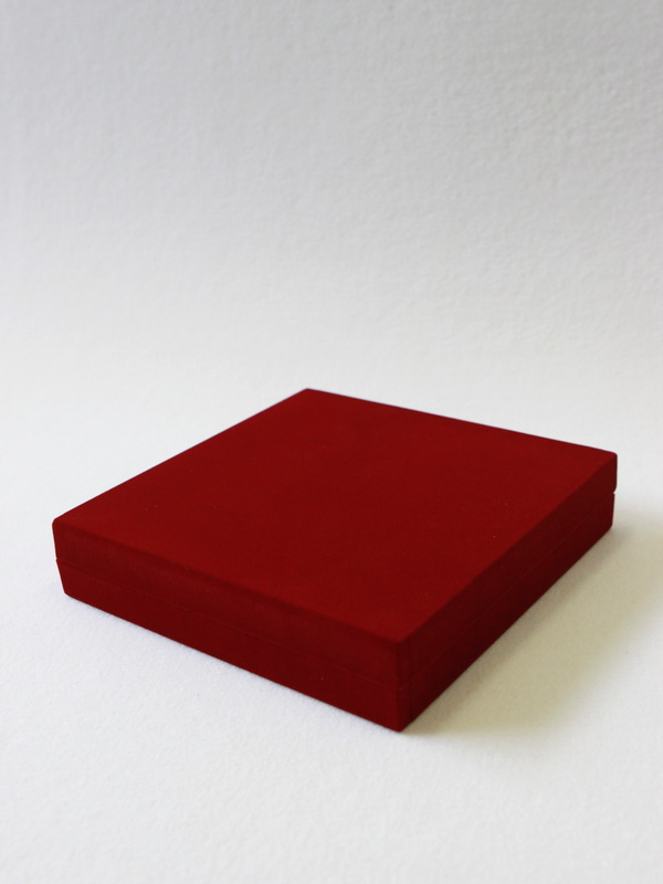 Футляр (160х160х33 мм) с универсальным ложементом, светло-бордовый Футляр (160х160х33 мм) с универсальным ложементом, светло-бордовый