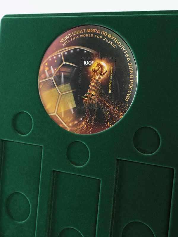  Планшет S (234х296х12 мм) для 3 монет 25 рублей и 3 монет 25 рублей в блистере «Футбол 2018». Кубок, зелёный