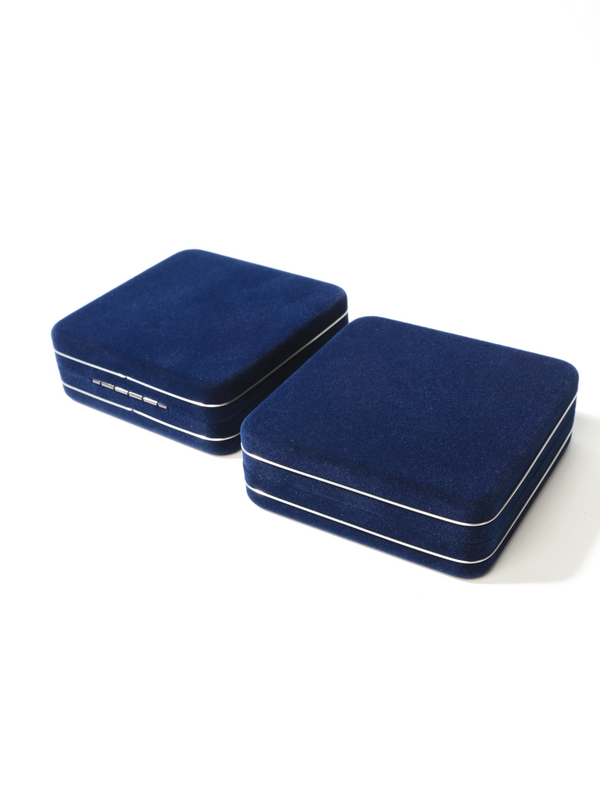 Футляр замшевый (92х92х34 мм) для 1 монеты в капсуле Quadrum (50х50х6 мм), тёмно-синий