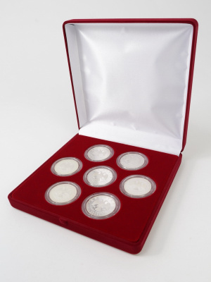  Футляр (169х169х39 мм) на 7 монет в капсулах (диаметр 44 мм), светло-бордовый