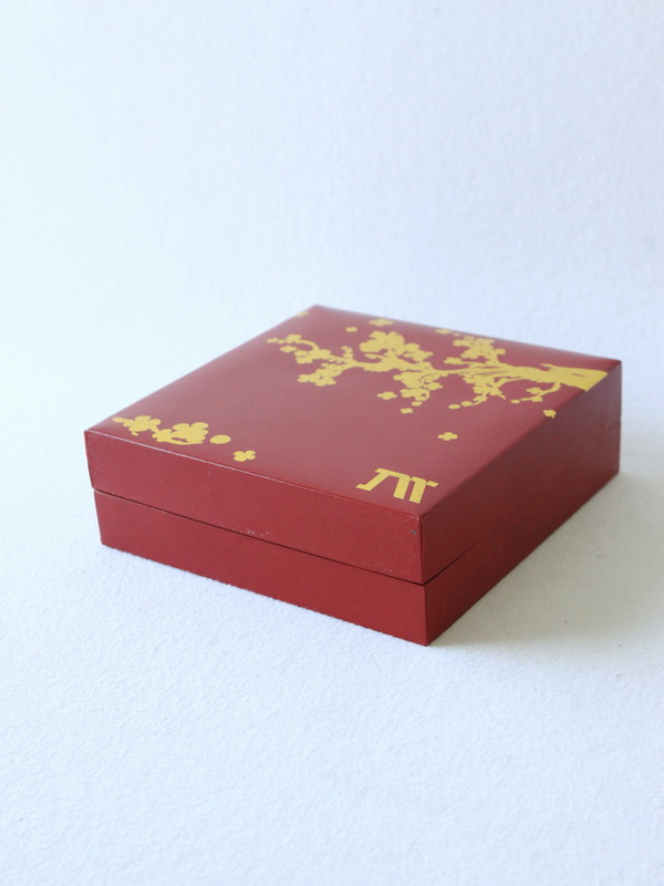 Футляр из кожзаменителя (180х180х60 мм) под набор лаков для ногтей