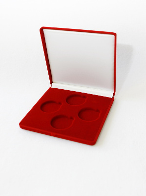 Футляр (165х165х27 мм) на 4 монеты в капсулах (диаметр 44 мм). Исполнение в виде ромба Футляр (165х165х27 мм) на 4 монеты в капсулах (диаметр 44 мм). Исполнение в виде ромба