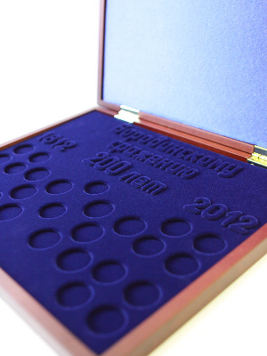 Футляр деревянный Volterra Uno (304х244х31 мм) для набора монет «200-летие Победы России в Отечественной Войне 1812 года» Футляр деревянный Volterra Uno (304х244х31 мм) для набора монет «200-летие Победы России в Отечественной Войне 1812 года»