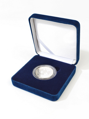 Футляр замшевый (92х92х36 мм) для 1 монеты в капсуле (диаметр 44 мм), тёмно-бордовый  Футляр замшевый (92х92х36 мм) для 1 монеты в капсуле (диаметр 44 мм), тёмно-бордовый