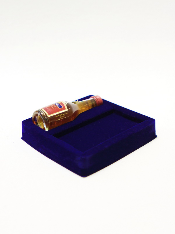 Флокированный ложемент под бутылочку MARTELL и книжку