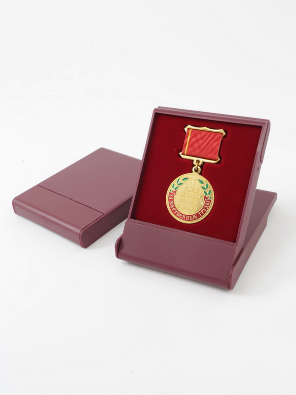  Футляр пластиковый (79х106х16 мм) для медали на квадро колодке (короткая), тёмно-синий