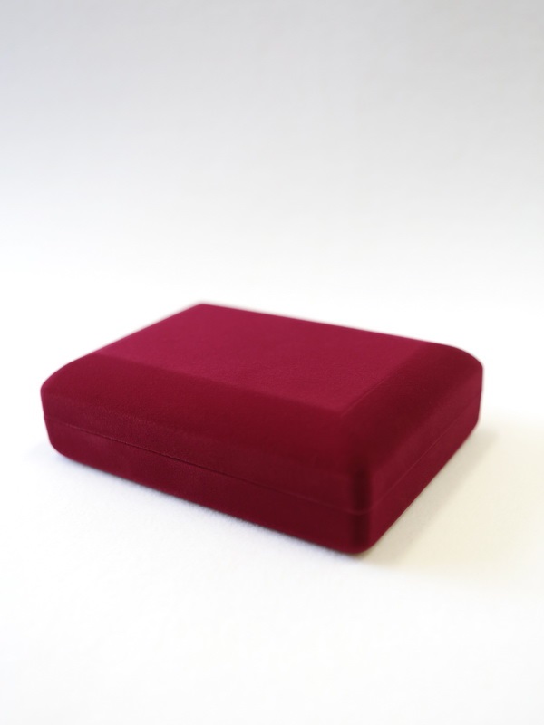  Футляр (142х102х42 мм) под набор монет (1 капсула d-44 мм, 1 капсула d-74 мм), светло-бордовый