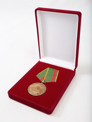 Футляр (90х124х32 мм) под медаль РФ d-37 мм с пятиугольной колодкой, светло-бордовый  Футляр (90х124х32 мм) под медаль РФ d-37 мм с пятиугольной колодкой, светло-бордовый