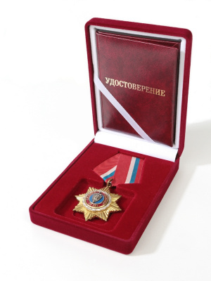 Футляр (90х124х32 мм) под орден на пятиугольной колодке и удостоверение (75х105х7 мм), светло-бордовый  Футляр (90х124х32 мм) под орден на пятиугольной колодке и удостоверение (75х105х7 мм), светло-бордовый