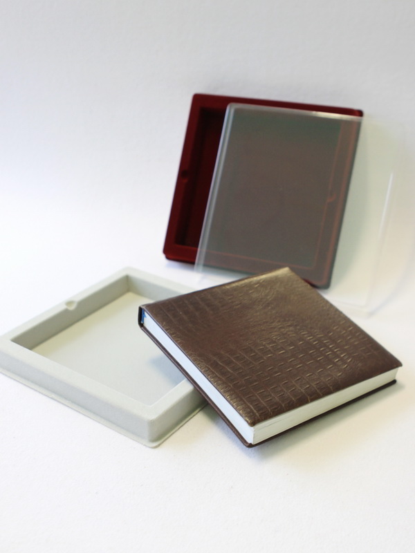 Сувенирная упаковка под ежедневник «Квадро»