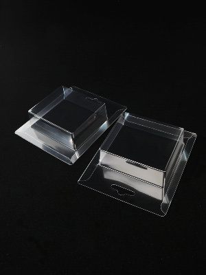 Блистер с загибом краев под изделие 85х74х29 мм. Тип 18