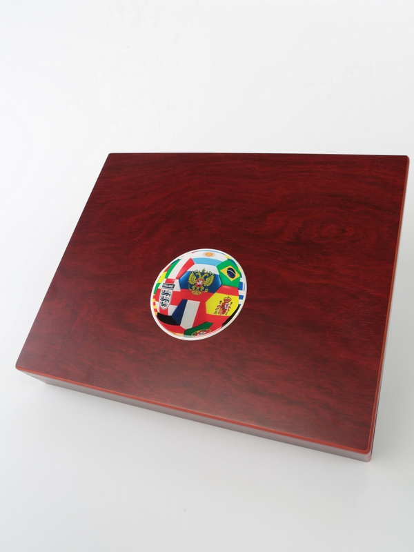  Футляр деревянный Volterra Duo (344х267х50 мм) для 3 монет 25 рублей в капсулах, 3 монет 25 рублей в блистере, 14 серебряных монет «Футбол 2018» в капсулах. 2 уровня, зелёный