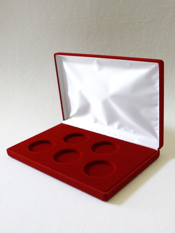 Футляр (217х141х29 мм) для 5 монет в капсулах (диаметр 44 мм), светло-бордовый  Футляр (217х141х29 мм) для 5 монет в капсулах (диаметр 44 мм), светло-бордовый