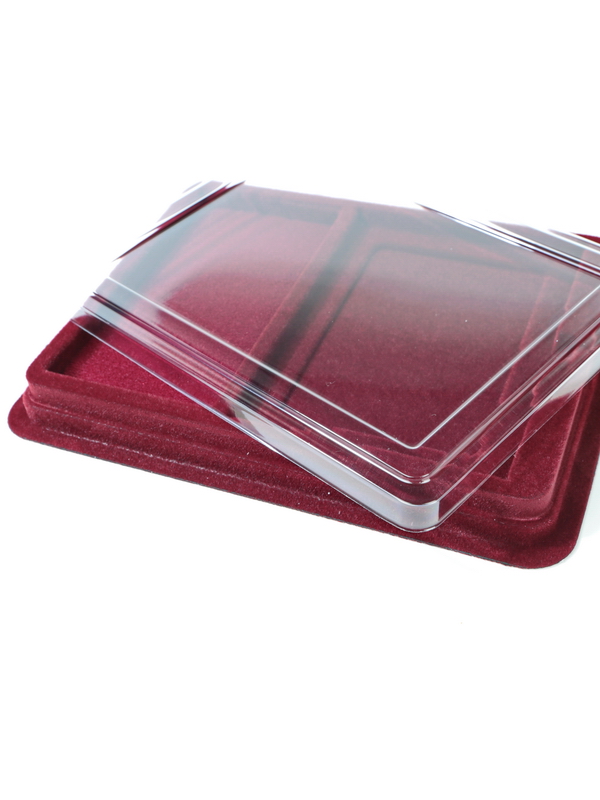 Сувенирная упаковка (181х142х22 мм) с поролоновой вставкой под универсальную медаль и удостоверение (81х112х5 мм)