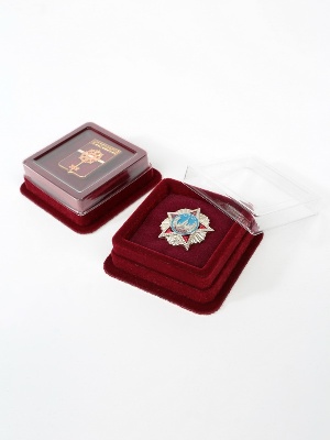 Сувенирная упаковка (59х59х19 мм) под значок (с поролоновой вставкой)