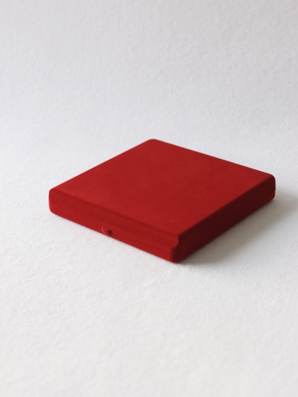 Футляр флокированный (165х165х27 мм) под медаль и удостоверение