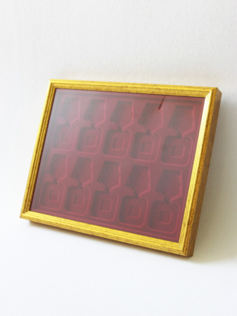 Багетная рамка S золотого цвета под 10 орденов с пятиугольной колодкой