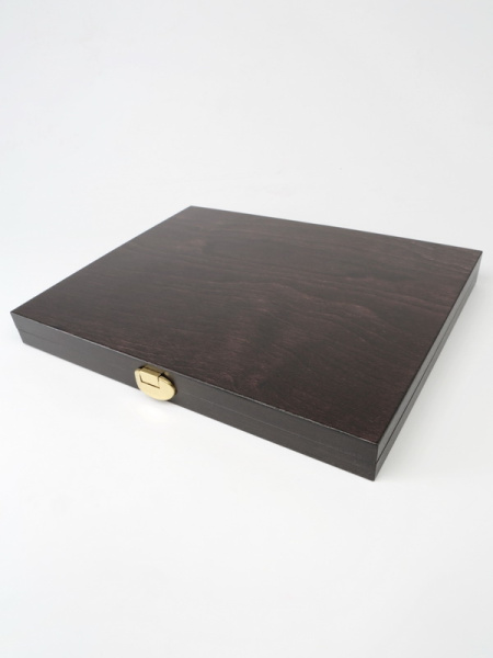 Деревянный бокс Carus (304х248х31 мм) для 2 золотых и 13 серебряных монет «Футбол 2018» в капсулах. Кубок, тёмно-синий  Деревянный бокс Carus (304х248х31 мм) для 2 золотых и 13 серебряных монет «Футбол 2018» в капсулах. Кубок, тёмно-синий