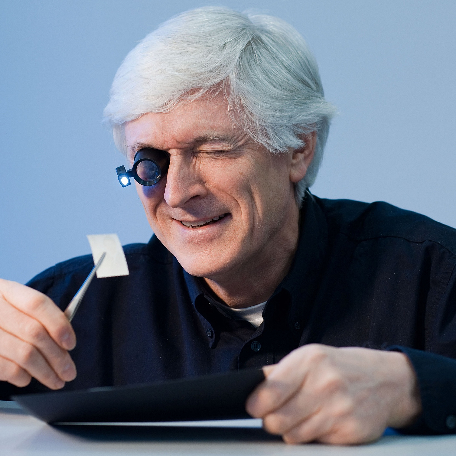 Лупа очковая с 10-кратным увеличением и 1 светодиодом. Leuchtturm, 332317