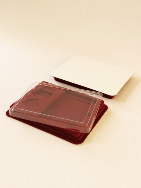  Сувенирная упаковка (181х142х22 мм) под медаль РФ d-32 мм и удостоверение (81х112х10 мм), тёмно-бордовый