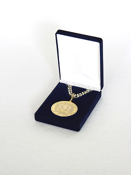 Футляр флокированный (90х124х32 мм) под медаль на цепочке