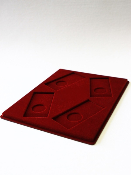 Планшет S (234х296х12 мм) для 4 Олимпийских монет Сочи-2014 в блистере. Вертикальный, тёмно-бордовый  Планшет S (234х296х12 мм) для 4 Олимпийских монет Сочи-2014 в блистере. Вертикальный, тёмно-бордовый