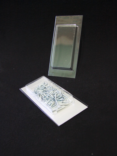 Блистер с загибом краев для изделия 50х105х15 мм