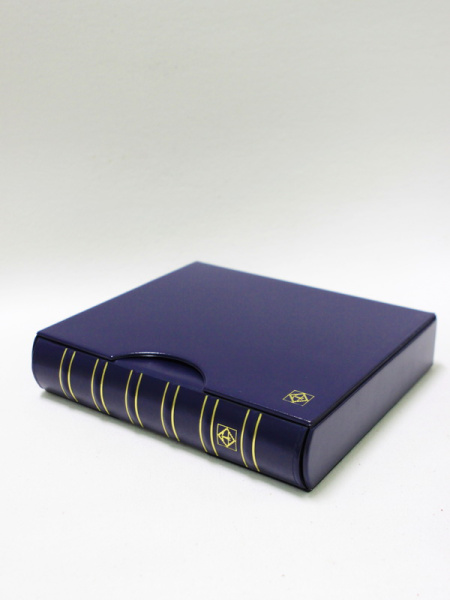 Альбом GRANDE-Classic (без листов) + шубер (защитная кассета). Синий. Leuchtturm, 301687 Альбом GRANDE-Classic (без листов) + шубер (защитная кассета). Синий. Leuchtturm, 301687