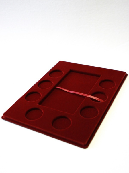 Планшет S (234х296х12 мм) для 1 банкноты Сочи-2014 в капсуле и 8 монет Сочи-2014 в капсулах. Вертикальный, тёмно-бордовый  Планшет S (234х296х12 мм) для 1 банкноты Сочи-2014 в капсуле и 8 монет Сочи-2014 в капсулах. Вертикальный, тёмно-бордовый