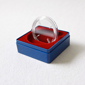 Футляр пластиковый (58х58х22 мм) для одной монеты в капсуле (диаметр 44 мм). Светло-синее основание