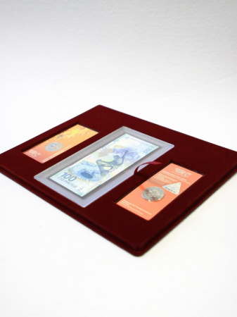 Планшет S (234х296х12 мм) для 1 банкноты Сочи-2014 в капсуле и 2 монет Сочи-2014 в блистере