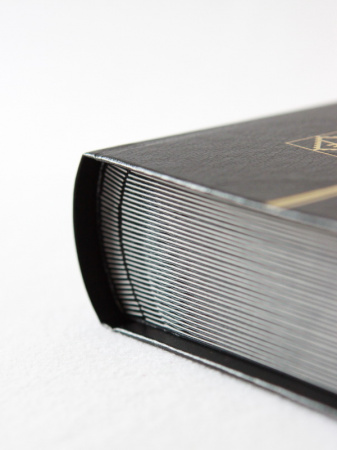 Альбом для марок (кляссер BASIC). A4. 32 листа (64 страницы) из чёрного картона с промежуточными листами из пергамина. Чёрный. Leuchtturm, 321487 / 300297