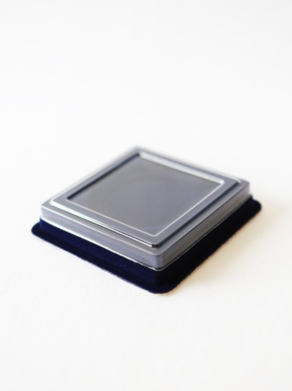  Сувенирная упаковка (106х106х20 мм) под медаль (диаметр 70,5 мм, глубина 5 мм), тёмно-синий