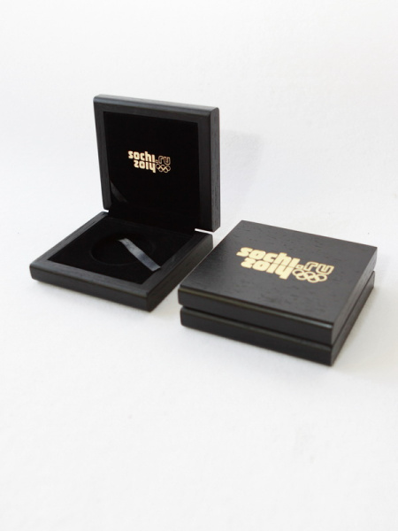 Деревянный футляр (90х95х31 мм) для монеты в капсуле. Золото