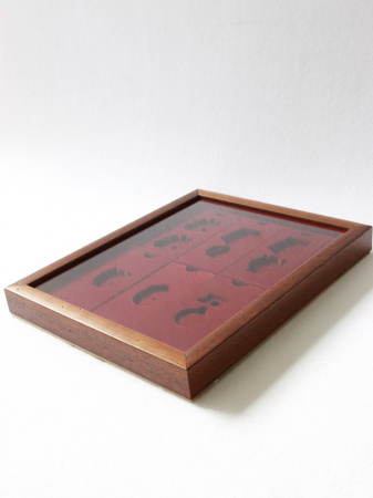 Багетная рамка коричневого цвета «Моя коллекция» для 6 вставок (для орденов с винтами)