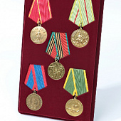 Планшет M (146х236х12 мм) на 5 медалей РФ d-32 мм с пятиугольной колодкой