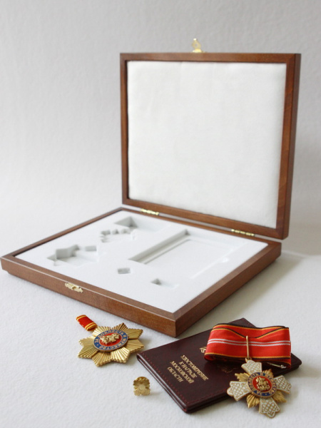 Деревянный футляр для знака «За доблесть и мужество»
