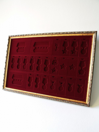 Багетная рамка серии «Барокко» (золото) «Моя коллекция» для 30 вставок (для орденов с винтами)