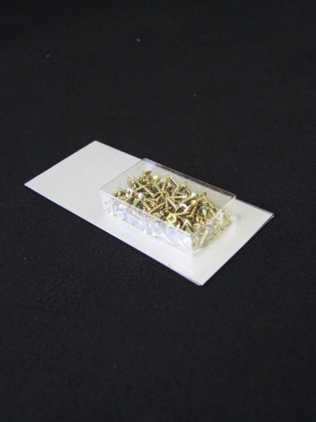 Блистер с загибом краев под изделие 39х70х13 мм