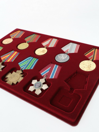 Планшет L (222х333х13 мм) на 5 медалей РФ d-37 мм и 5 орденов с пятиугольной колодкой